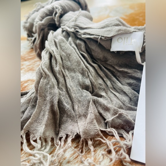 TILO Scarves NEW knitted crinkle scarf - AMAZING GIFT 🎁 ❤️ Latte Color - Picture 5 of 5